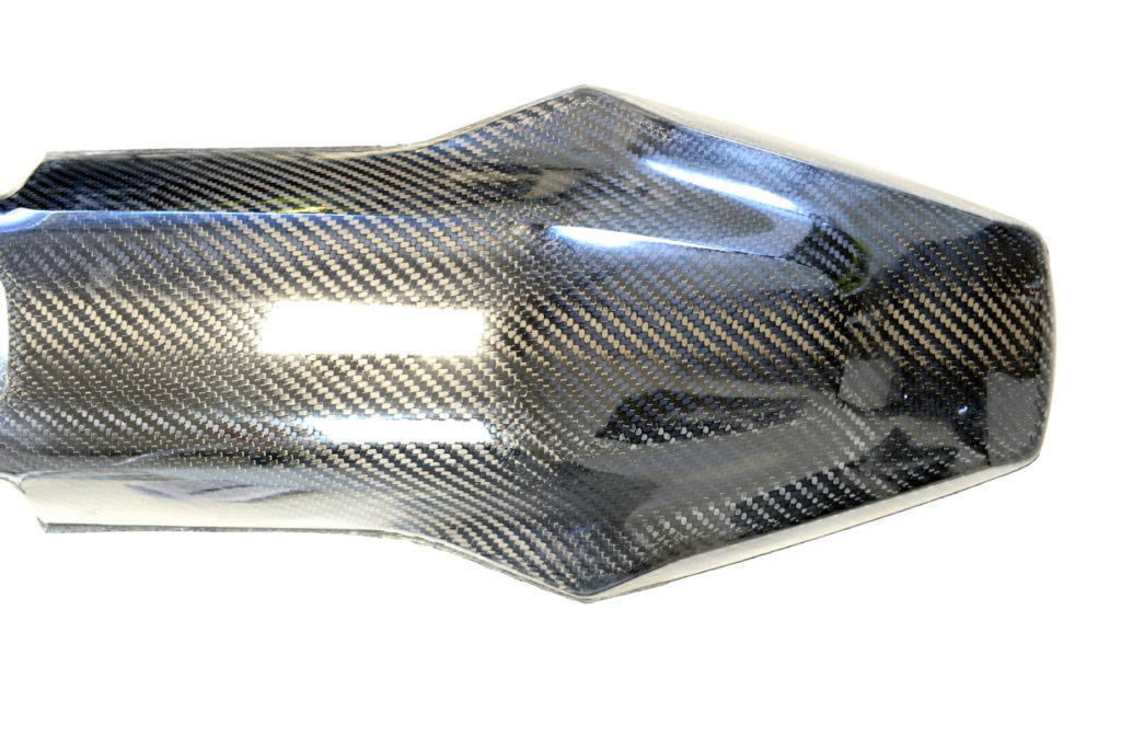 Fehlerfreier Carbon-Front-Fender