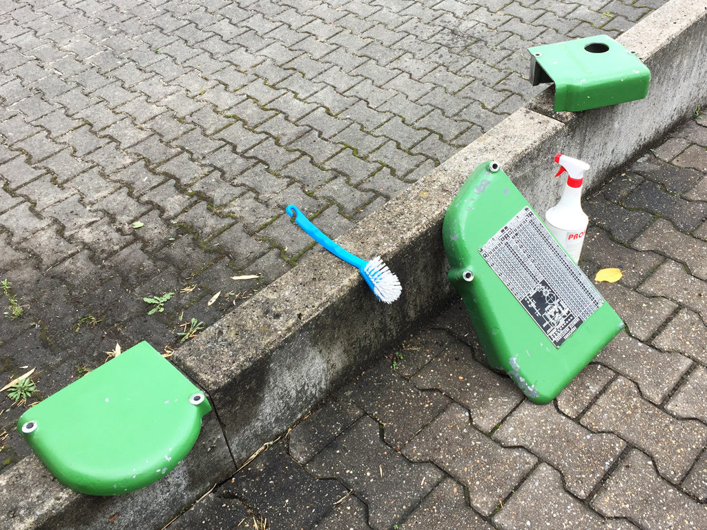 Drehmaschinenteile mit Profi-Cleaner gereinigt. Drehmaschinenteile mit Profi-Cleaner gereinigt.